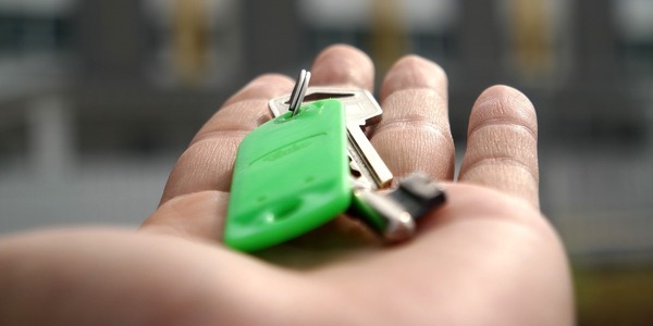 Правовые аспекты недвижимости: Обзор главных юридических вопросов, связанных с покупкой и продажей 